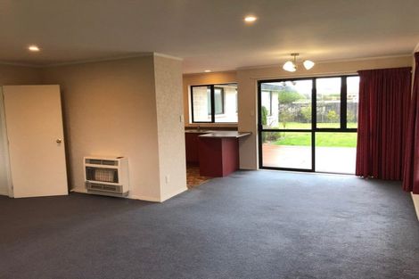 Photo of property in 20 Aspen Way, Kelvin Grove, Palmerston North, 4414