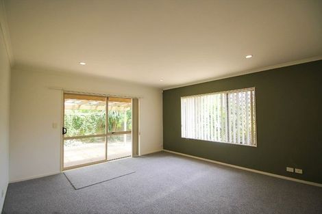Photo of property in 6 Blackwood Drive, Wattle Downs, Auckland, 2103