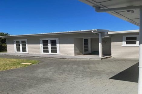 Photo of property in 21 Rauparaha Street, Waikanae Beach, Waikanae, 5036