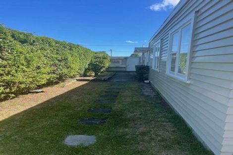 Photo of property in 21 Rauparaha Street, Waikanae Beach, Waikanae, 5036