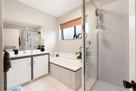 Photo of property in 2/262 Don Buck Road, Massey, Auckland, 0614