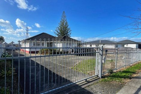 Photo of property in 18 Beaubank Road, Kelston, Auckland, 0602