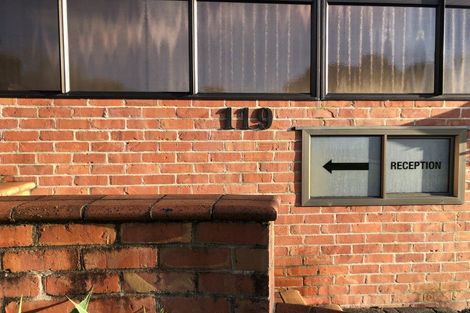 Photo of property in 119 Shakespeare Road, Milford, Auckland, 0620