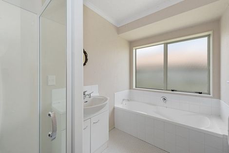 Photo of property in 81 Wiltshire Drive, Huntington, Hamilton, 3210