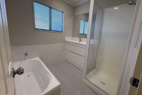 Photo of property in 6 Chadlington Avenue, Henderson, Auckland, 0612