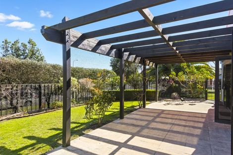 Photo of property in 2 Quadrant Heights, Paraparaumu, 5032