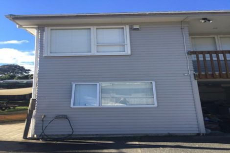 Photo of property in 2/70 Hogans Road, Glenfield, Auckland, 0629