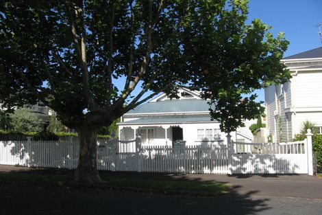 Photo of property in 18 Herne Bay Road, Herne Bay, Auckland, 1011