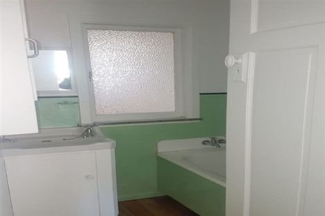 Photo of property in 52 Evans Road, Glen Eden, Auckland, 0602