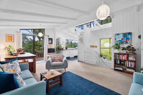 Photo of property in 185 Laingholm Drive, Laingholm, Auckland, 0604