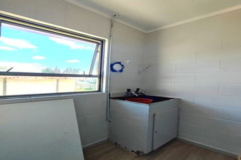 Photo of property in 2 Paton Avenue, Te Atatu South, Auckland, 0610