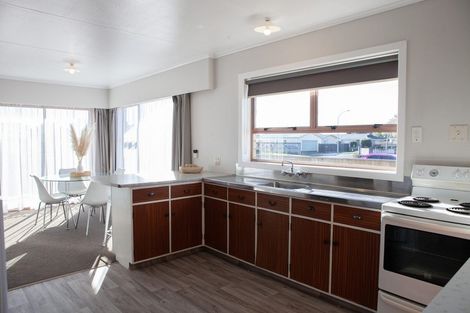 Photo of property in 2 Park Lane, Waitara, 4320