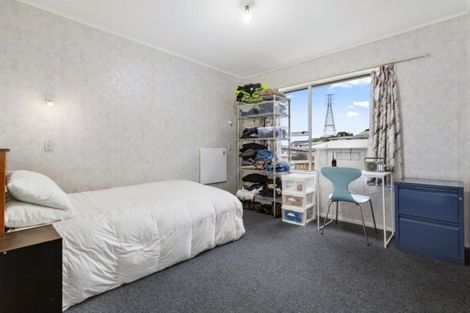 Photo of property in 37 Edgecombe Street, Newlands, Wellington, 6037