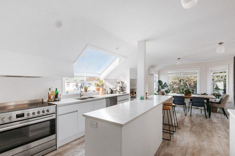 Photo of property in 50c Maunganui Road, Mount Maunganui, 3116