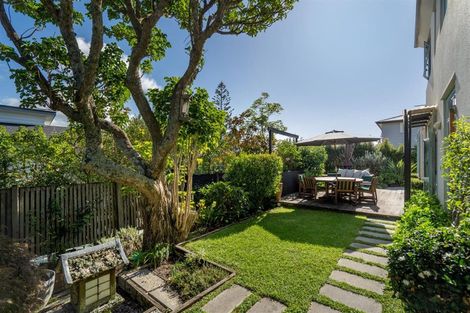 Photo of property in 2/110 Aberdeen Road, Campbells Bay, Auckland, 0620