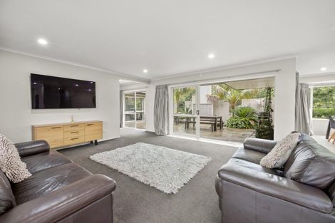 Photo of property in 1 Frank Knight Place, Waiuku, 2123