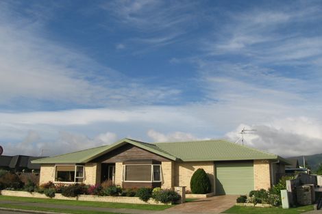 Photo of property in 2h Cedar Drive, Paraparaumu Beach, Paraparaumu, 5032