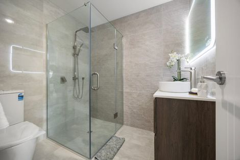 Photo of property in 1/31 Akoranga Drive, Northcote, Auckland, 0627