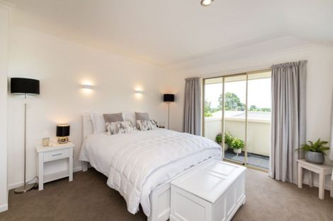 Photo of property in 17 Gillean Street, Havelock North, 4130