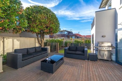 Photo of property in 16 Dee Street, St Albans, Christchurch, 8014