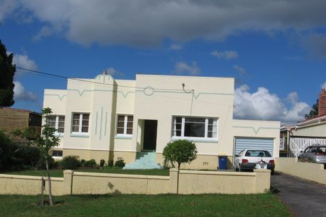 Photo of property in 45 Eastglen Road, Glen Eden, Auckland, 0602
