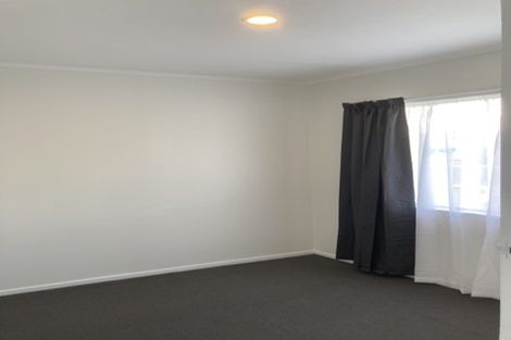 Photo of property in 2/105 Apu Crescent, Lyall Bay, Wellington, 6022