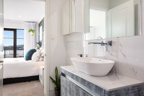 Photo of property in 88 Queen Charlotte Drive, Aotea, Porirua, 5024