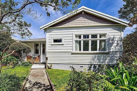 Photo of property in 5 Harbour View Road, Northland, Wellington, 6012