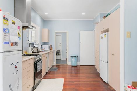 Photo of property in 218 Hillcrest Road, Hillcrest, Hamilton, 3216