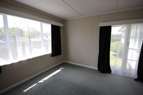 Photo of property in 2 Bristol Crescent, Roslyn, Palmerston North, 4414