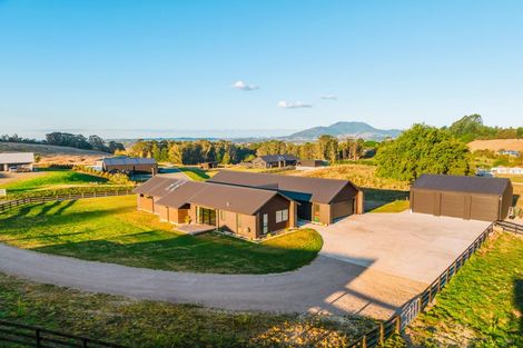 Photo of property in 2 Vickers Way, Acacia Bay, Taupo, 3385