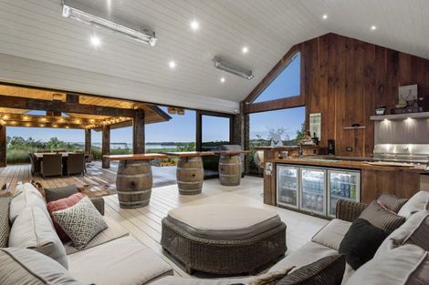 Photo of property in 255 Clifton Road, Whitford, Howick, 2571