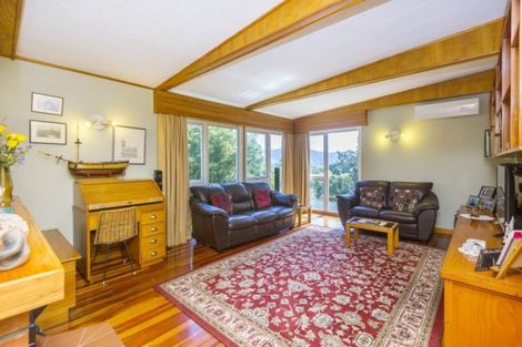 Photo of property in 135 Pinehaven Road, Pinehaven, Upper Hutt, 5019