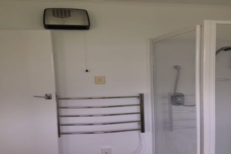 Photo of property in 68 Gladstone Road, Northcote, Auckland, 0627