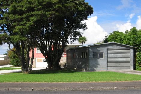 Photo of property in 1 Graham Avenue, Te Atatu Peninsula, Auckland, 0610