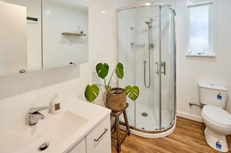 Photo of property in 16b Fernhaven Grove, Newlands, Wellington, 6037