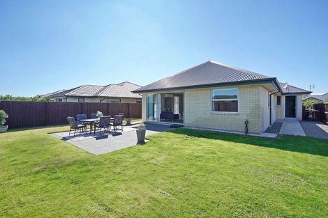 Photo of property in 19 Brockelbank Drive, Kaiapoi, 7630