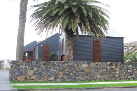 Photo of property in 8a Musick Point Road, Bucklands Beach, Auckland, 2012