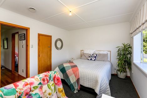 Photo of property in 31 Awanui Street, Merrilands, New Plymouth, 4312