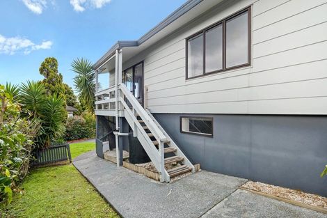 Photo of property in 15a Ngahere Views, Orewa, 0931