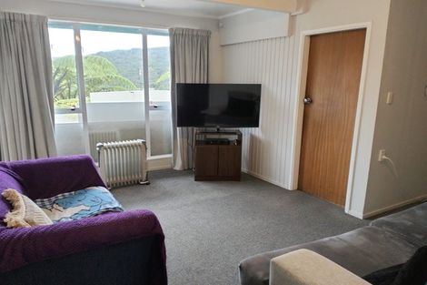 Photo of property in 27 Ngahere Street, Stokes Valley, Lower Hutt, 5019