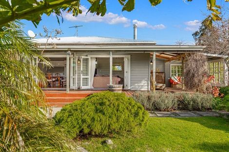 Photo of property in 70 Mahana Road, Waimauku, 0881