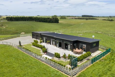 Photo of property in 567 Lethbridge Road, Halcombe, 4775