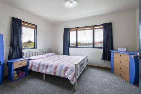 Photo of property in 55 Royal Oak Drive, Kelvin Grove, Palmerston North, 4414