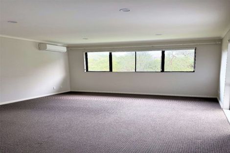Photo of property in 21 Springvale Drive, Fairview Heights, Auckland, 0632