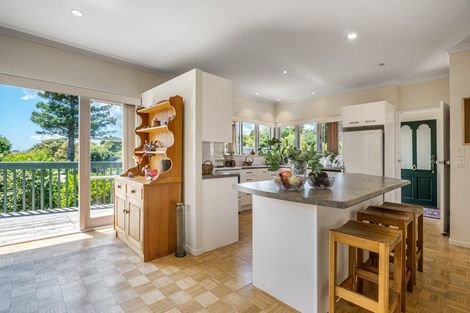 Photo of property in 16 Deane Avenue, Titirangi, Auckland, 0604
