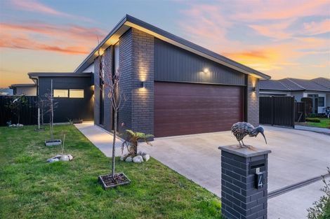 Photo of property in 4 Fenwick Crescent, Wallaceville, Upper Hutt, 5018