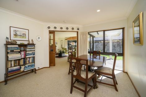 Photo of property in 16 Durham Crescent, Palmerston North, 4414