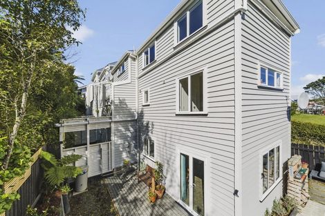 Photo of property in 25 Omar Street, Khandallah, Wellington, 6035