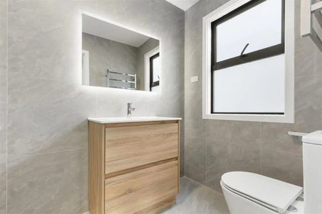 Photo of property in 8/25 Swanson Road, Henderson, Auckland, 0610